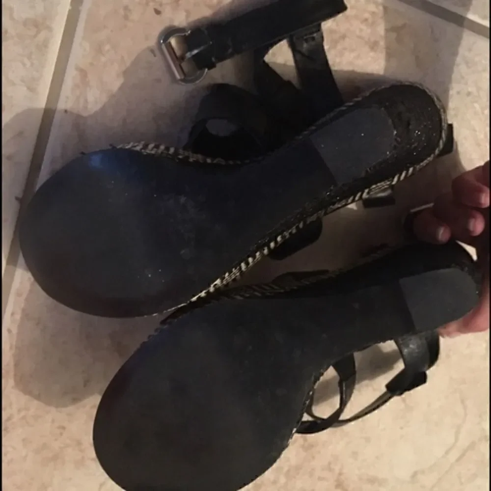 Guess platform sandals sz 9
